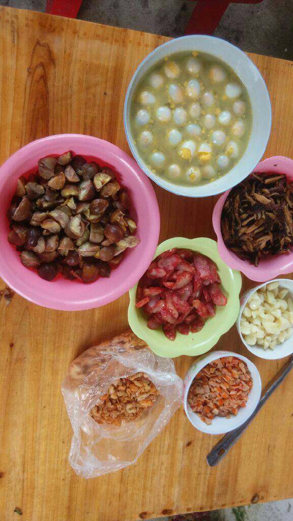 肉粽,先把材料切好准备油炸