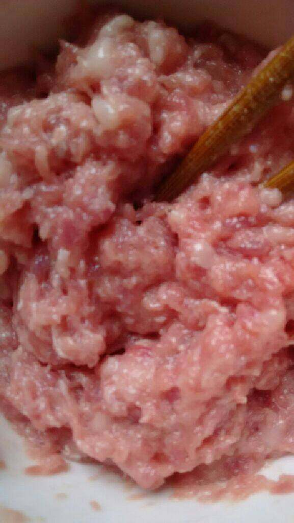 荔枝蒸肉饼,让肉泥充分吸收水分