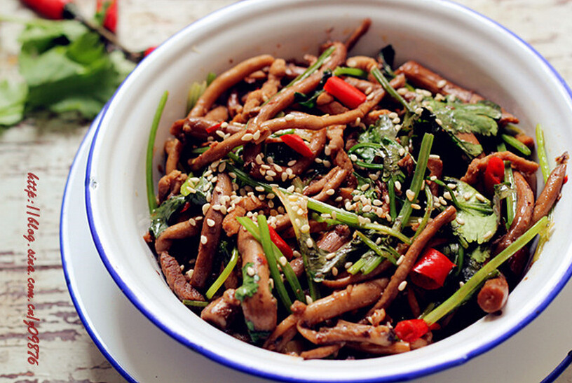 鲜辣小炒茶树菇