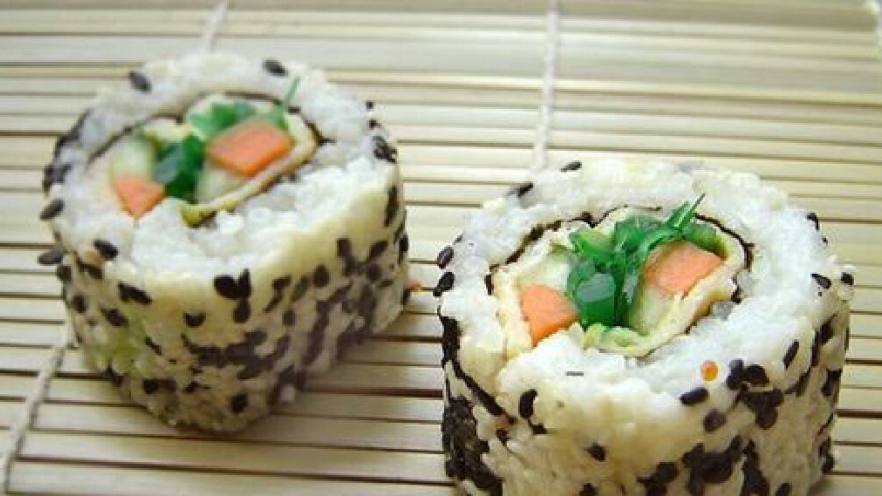 双色芝麻寿司卷
