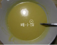 棉花蛋糕卷,拌匀即成蛋黄糊,静置15分钟备用