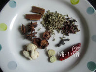 卤鸡胗,香料：丁香3颗，桂皮2段，八角2个，<a style='color:red;display:inline-block;' href='/shicai/ 3749'>小茴香</a>，<a style='color:red;display:inline-block;' href='/shicai/ 700'>花椒</a>，干山楂3片，山奈3片，甘草2片，干辣椒1个