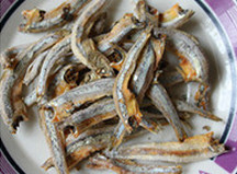 客家小炒,<a style='color:red;display:inline-block;' href='/shicai/ 428'>五花肉</a>洗净，汆烫后捞出切成长薄片，<a style='color:red;display:inline-block;' href='/shicai/ 13790'>五香豆</a>干切条
