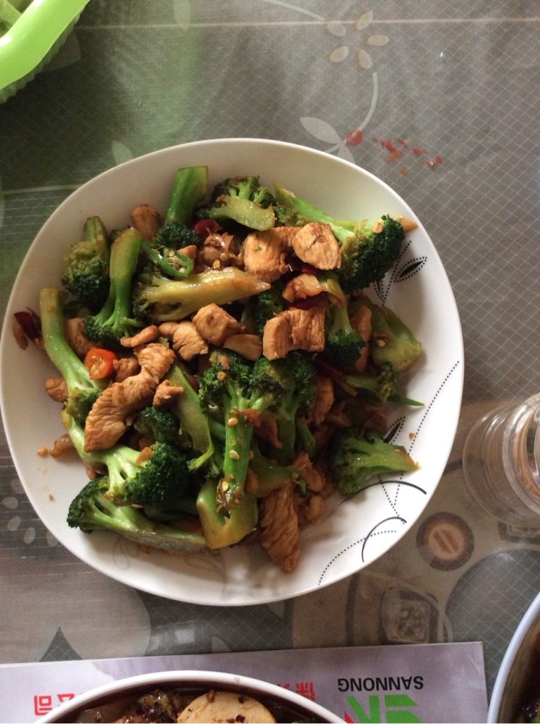 鸡丁炒西兰花
