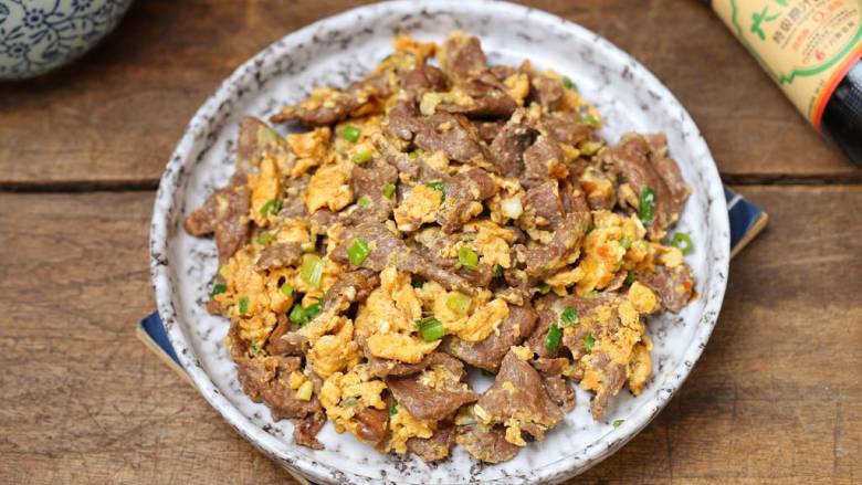 滑蛋牛肉,一道营养美味的滑蛋牛肉就做好了!
