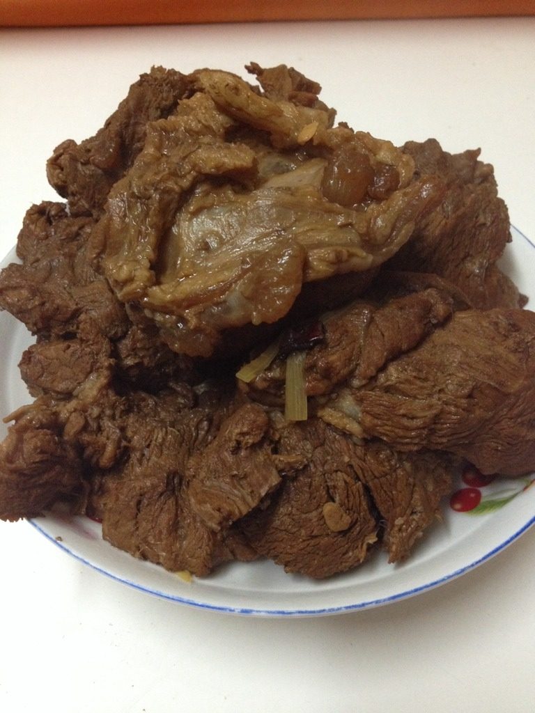 酱牛肉,开锅后，还成小火炖两个小时，继续焖会，入味