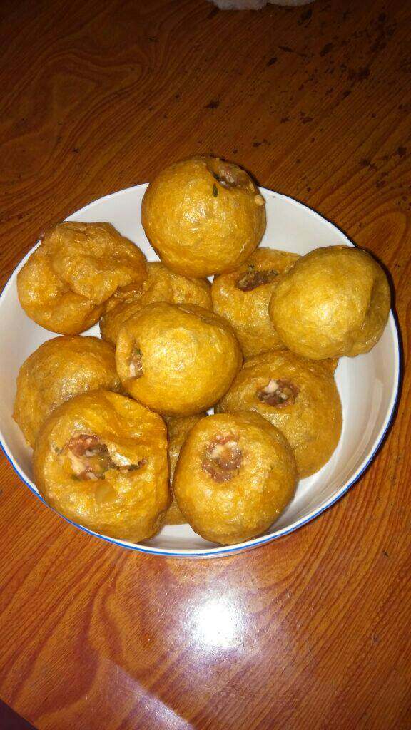 油面筋塞肉,面筋用手扎开塞进肉馅！