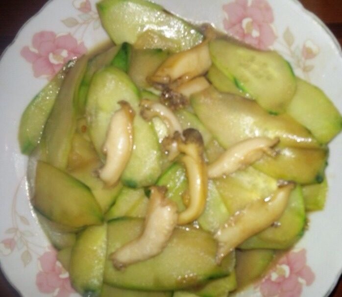 黄瓜炒鲍鱼