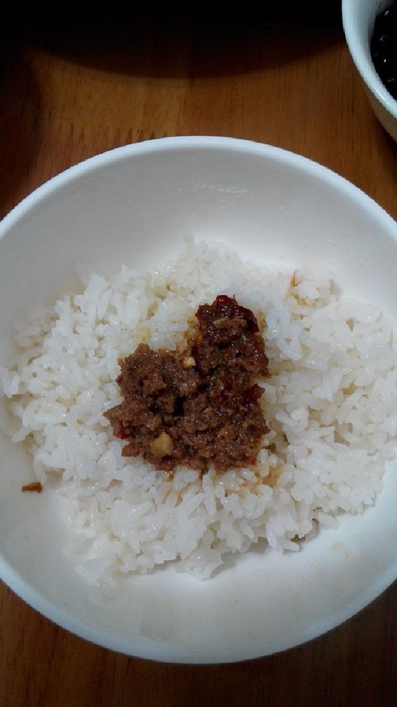 虾酱蒸肉饼,咸鲜腥香,肉与汁配白米饭,异香满口!