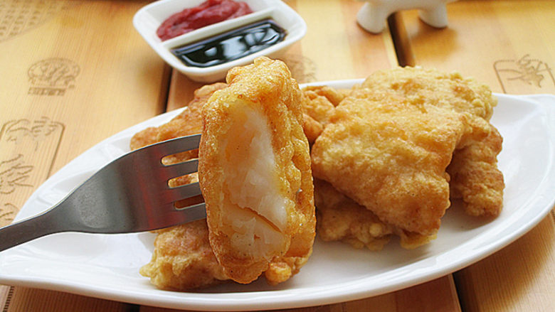 酥炸鱼排,外面一层很酥脆,里面的鱼肉还是很鲜嫩的