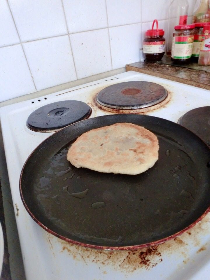 洛氏新煮义--香菇牛肉馅饼,饼上火后记得把火转小