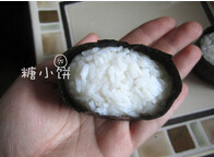 墨鱼仔寿司,周围一圈围上准备好的紫菜片