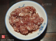 鱼香茄子,猪肉洗净,剁成肉糜