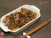 鱼香茄子,葱花调味,炒均匀,装盘食用
