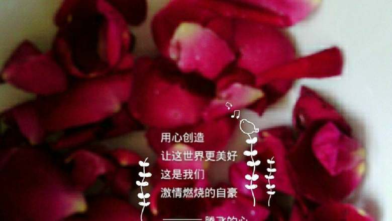 玫瑰银耳粥,玫瑰花蕾洗净备用