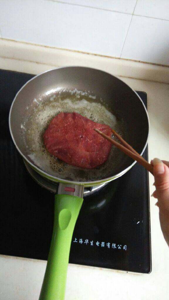 给儿子做的牛排,放入牛排