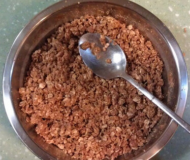 巧克力燕麦饼干,全蛋液分多次拌入上述3中,每加一次都搅拌均匀