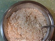 巧克力燕麦饼干,将燕麦、高筋面粉和奶粉直接称入一个大碗中,用拌匀