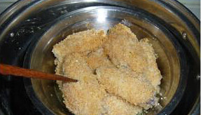 粉蒸鸡翅,隔水蒸30分钟左右，用筷子轻松叉进即可
