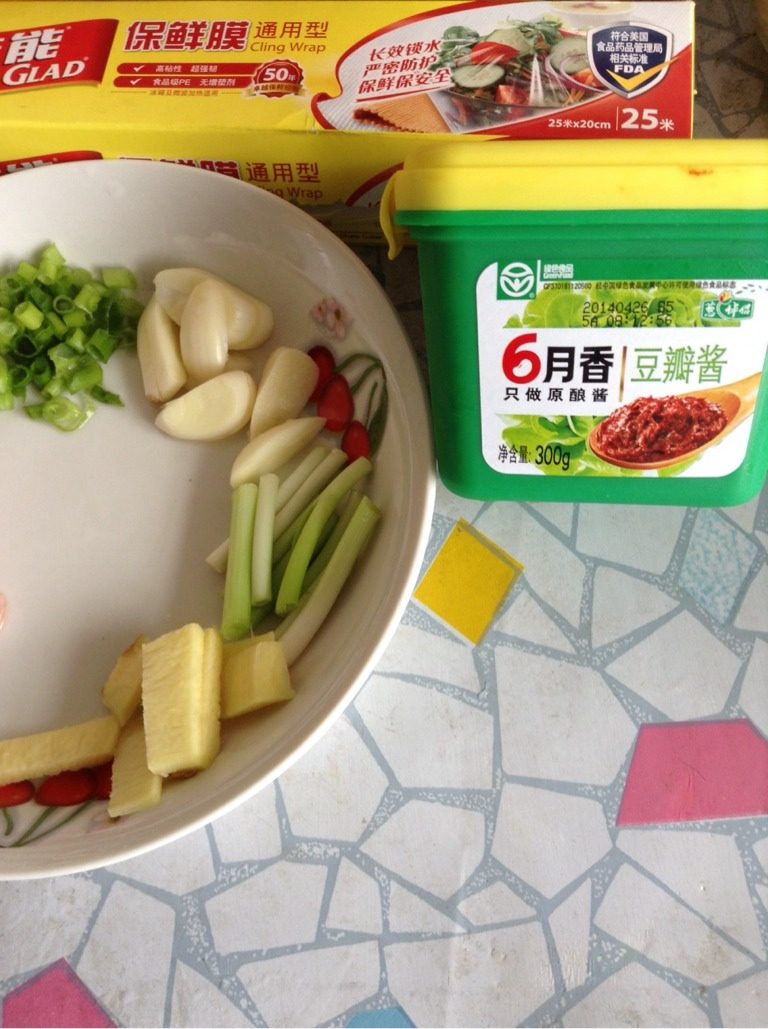 酱炖鲤鱼,葱姜蒜,<a style='color:red;display:inline-block;' href='/shicai/ 4510'>黄豆酱</a>