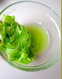 豆豉炒苦瓜,<a style='color:red;display:inline-block;' href='/shicai/ 55'>苦瓜</a>切薄片，撒薄薄的盐拌匀腌制一下，把汁倒掉