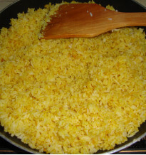 泰式菠萝饭 ,米饭炒松散，加<a style='color:red;display:inline-block;' href='/shicai/ 10666'>咖喱粉</a>炒匀