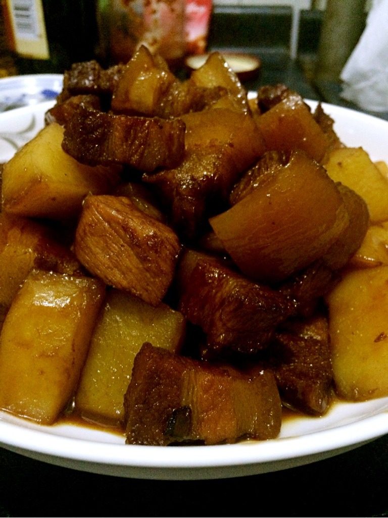 土豆红烧肉,出锅