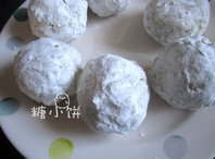 咖喱鸡肉可乐饼,炒熟的肉碎拌入土豆泥中,团成小球,表面抹一层淀粉