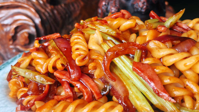 中西合璧低脂低卡|5分钟酸甜咸香炒意粉🍝深夜食堂风,一起吃