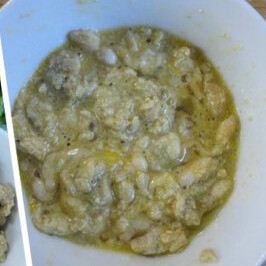 小青菜烧豆丹,豆丹里打入鸡蛋放入少许的盐，搅拌均匀备用