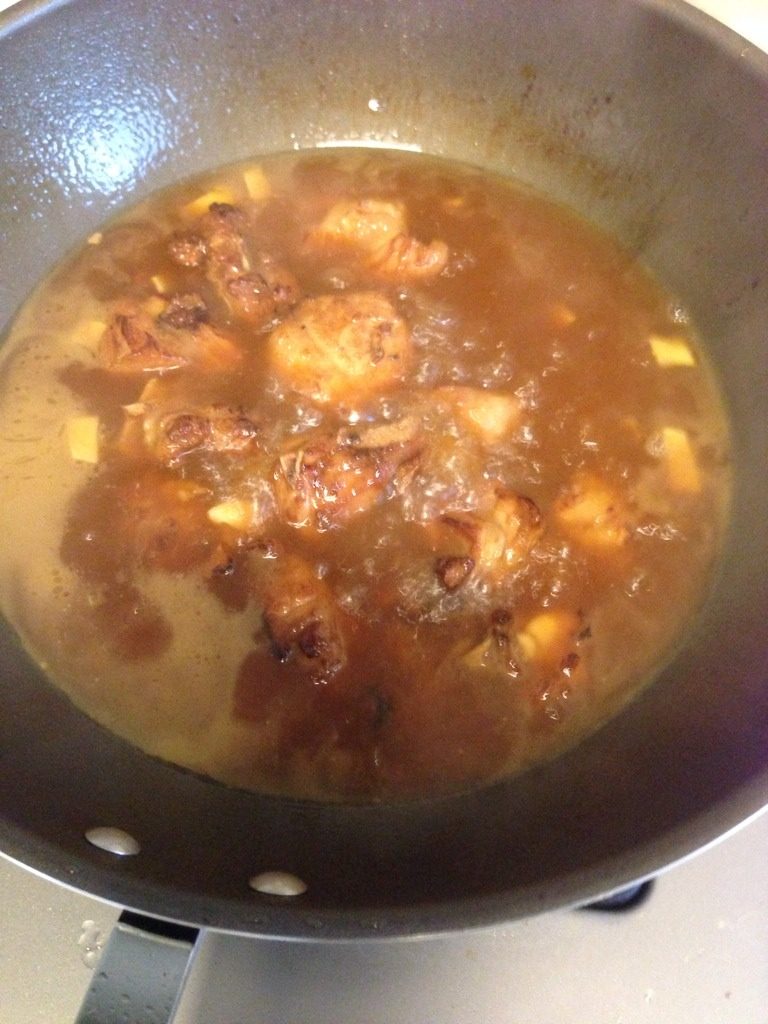 糖醋排骨,大火烧开，转小火，盖上盖子，焖烧10分钟左右，开盖，大火收汁