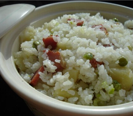 土豆腊肉焖米饭