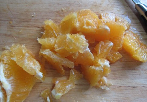 菠萝香蕉汁,菠萝切小块，香蕉切小块，芒果取果肉，橙子去皮取果肉