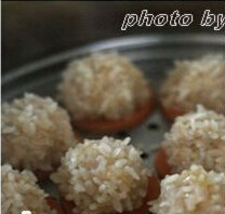 糯米肉丸,用急火蒸15分钟，取出即可食用