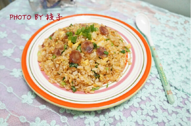 鸡蛋腊肠炒饭