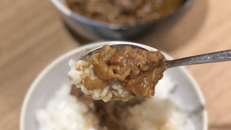 潮汕沙茶牛肉煲,大家试试看,特别美味。最重要的是记得要用正宗的潮汕沙茶酱哦。