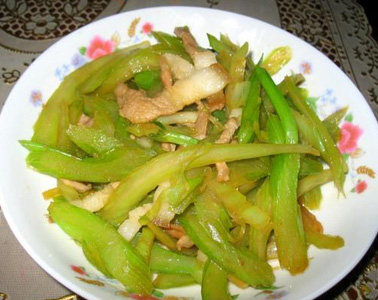 北芹炒肉丝