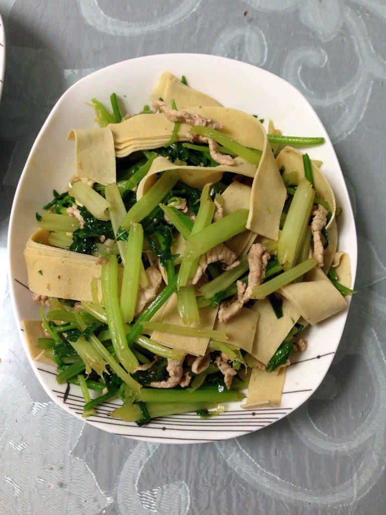 芹菜炒豆腐皮