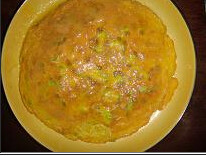 苦瓜蛋饼 ,等底面凝固后，翻面，待两面金黄即可，取出切块装盘