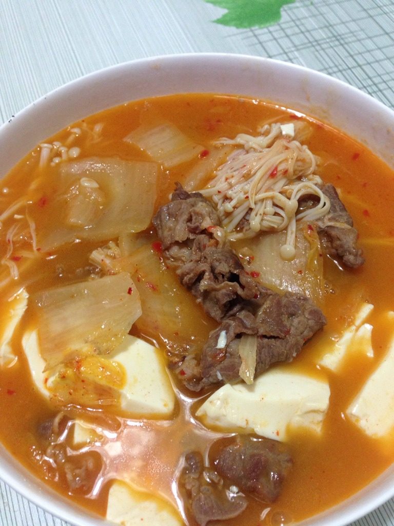 泡菜肥牛汤锅
