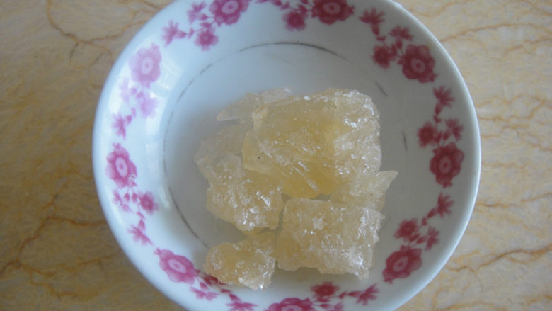 酸梅汤,准备冰糖