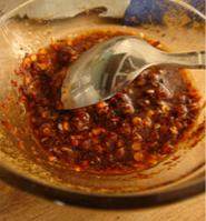 烤鱼,所有调料放入一只碗中加入15ml植物油，把调料调成糊状