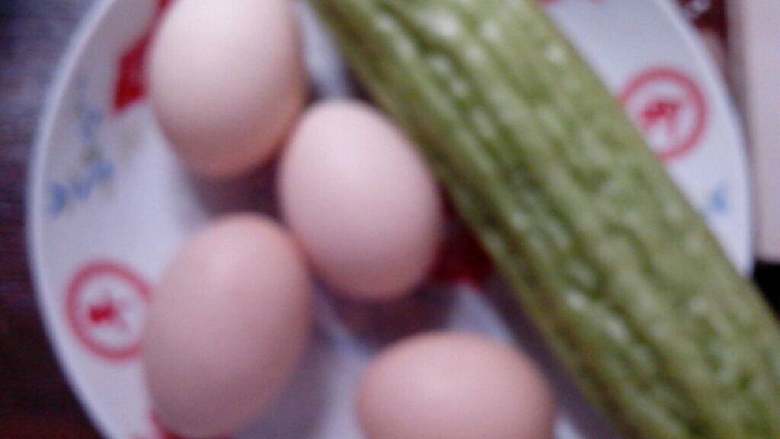 苦瓜炒蛋,准备材料