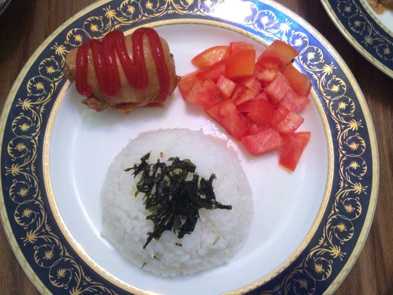 马苏里拉鸡腿,最后装饰切<a style='color:red;display:inline-block;' href='/shicai/ 59'>番茄</a>丁挤上<a style='color:red;display:inline-block;' href='/shicai/ 59'>番茄</a>酱米饭撒上<a style='color:red;display:inline-block;' href='/shicai/ 279'>海苔</a>即可
