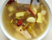 泡椒凤爪,将鸡爪放入步骤3内，密封放入冰箱腌制8小时即可食用