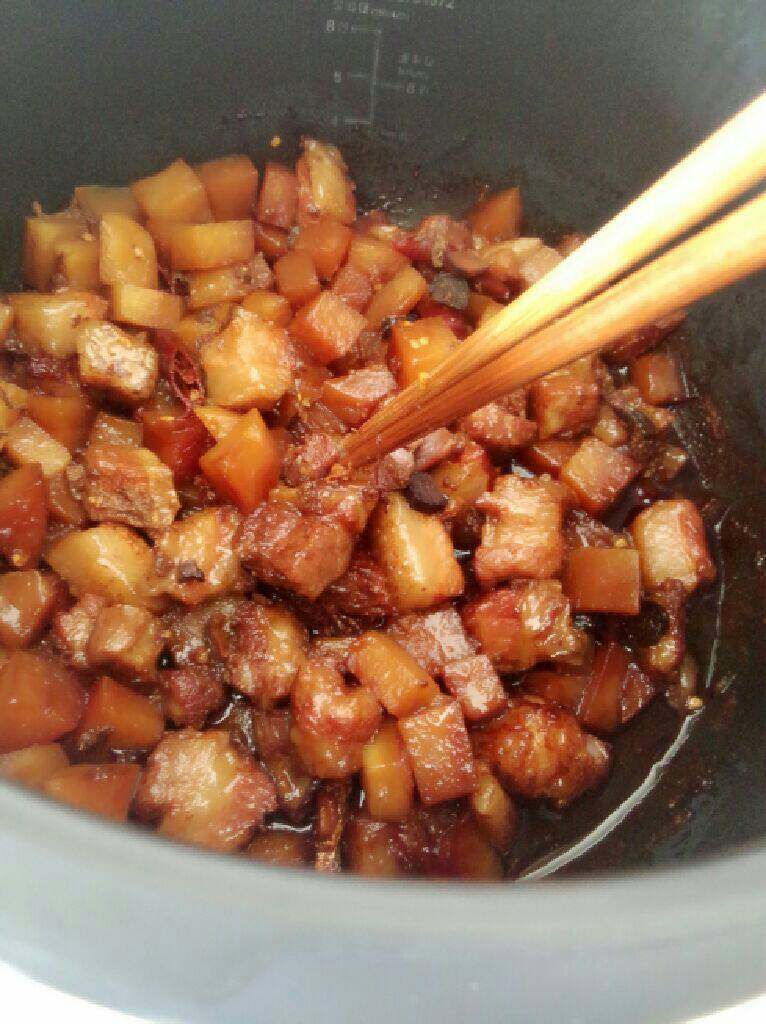 土豆炖五花肉,待没压力打开那个满屋香看着就挺味道