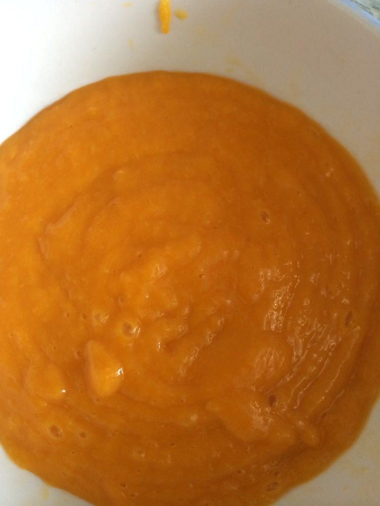 芒果清蒸鳕鱼,<a style='color:red;display:inline-block;' href='/shicai/ 598'>芒果</a>搅拌称果泥