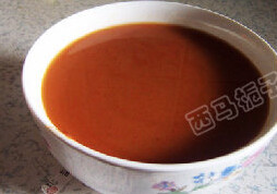 浇汁菊花鱼,取一碗加入番茄酱,糖,盐,白醋,适量的清水,勾兑成碗汁备用