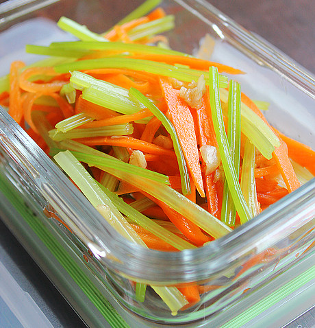 凉拌芹菜胡萝卜丝