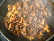 兰花干烧肉,倒入开水、<a style='color:red;display:inline-block;' href='/shicai/ 599'>山楂</a>和兰花干,煮开后转小火煮2小时左右至肉软烂,最后大火收汁